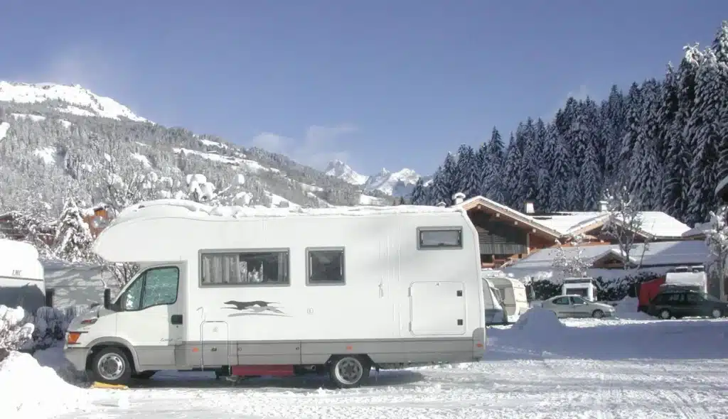 Location d'un emplacement caravaneige pas cher en Haute-Savoie.